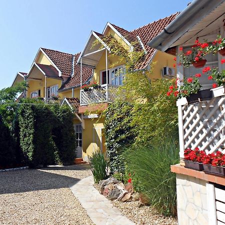 Castello Vendeg Es Apartmanhaz Еґер Екстер'єр фото