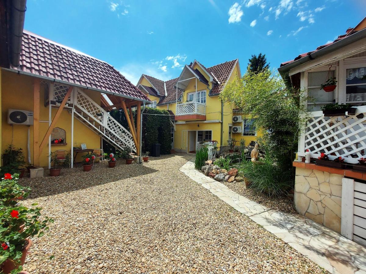 Castello Vendeg Es Apartmanhaz Еґер Екстер'єр фото